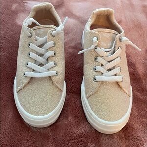 Girls Roxy sneakers like new